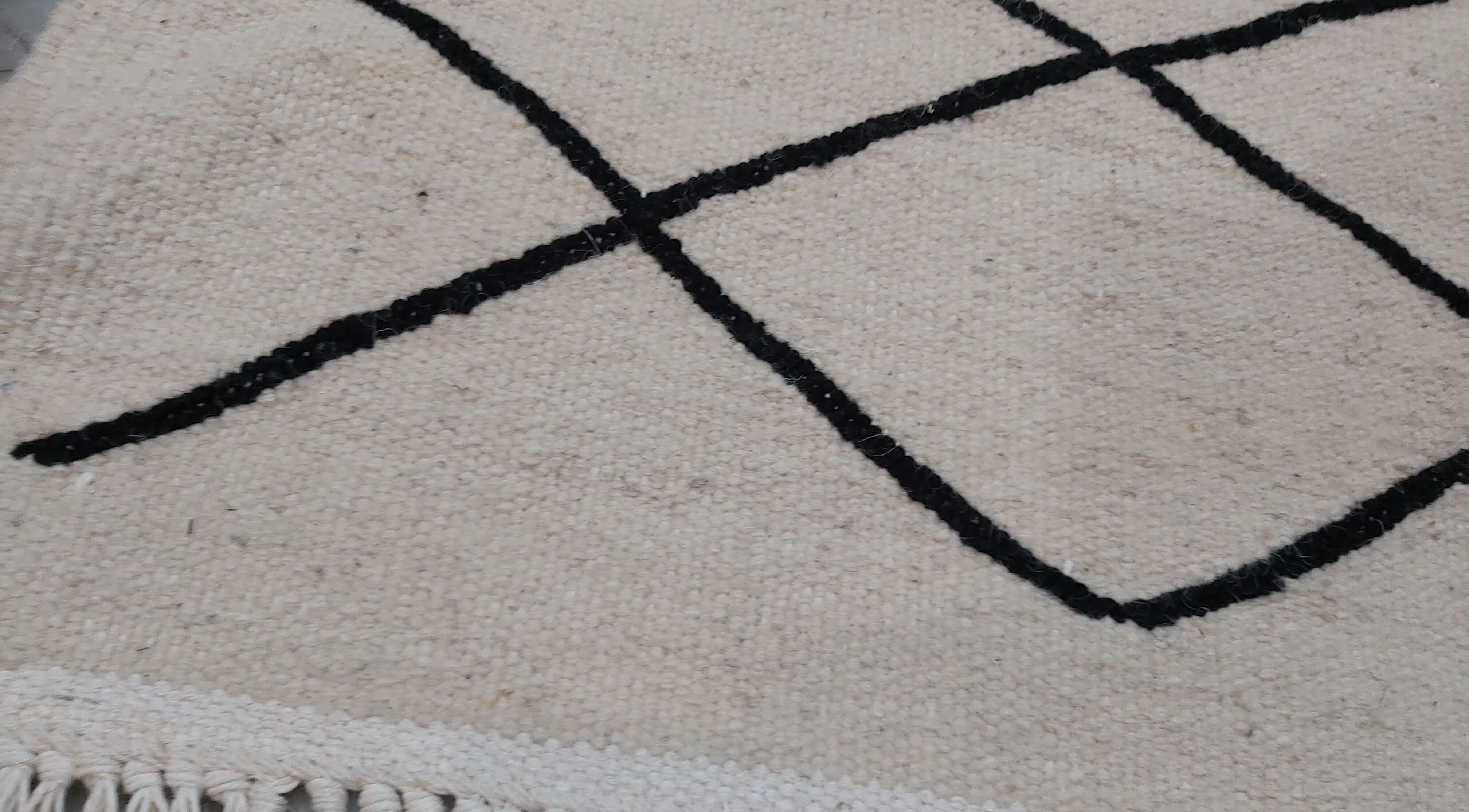 Traditional Berber beige and black carpet - 142x70cm