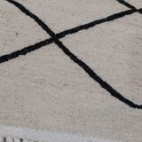 Traditional Berber beige and black carpet - 142x70cm