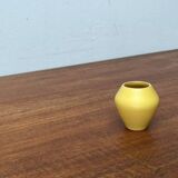 Small minimalist workshop pottery from mid-century in yellow by Bückeburg Keramik, 1960s.