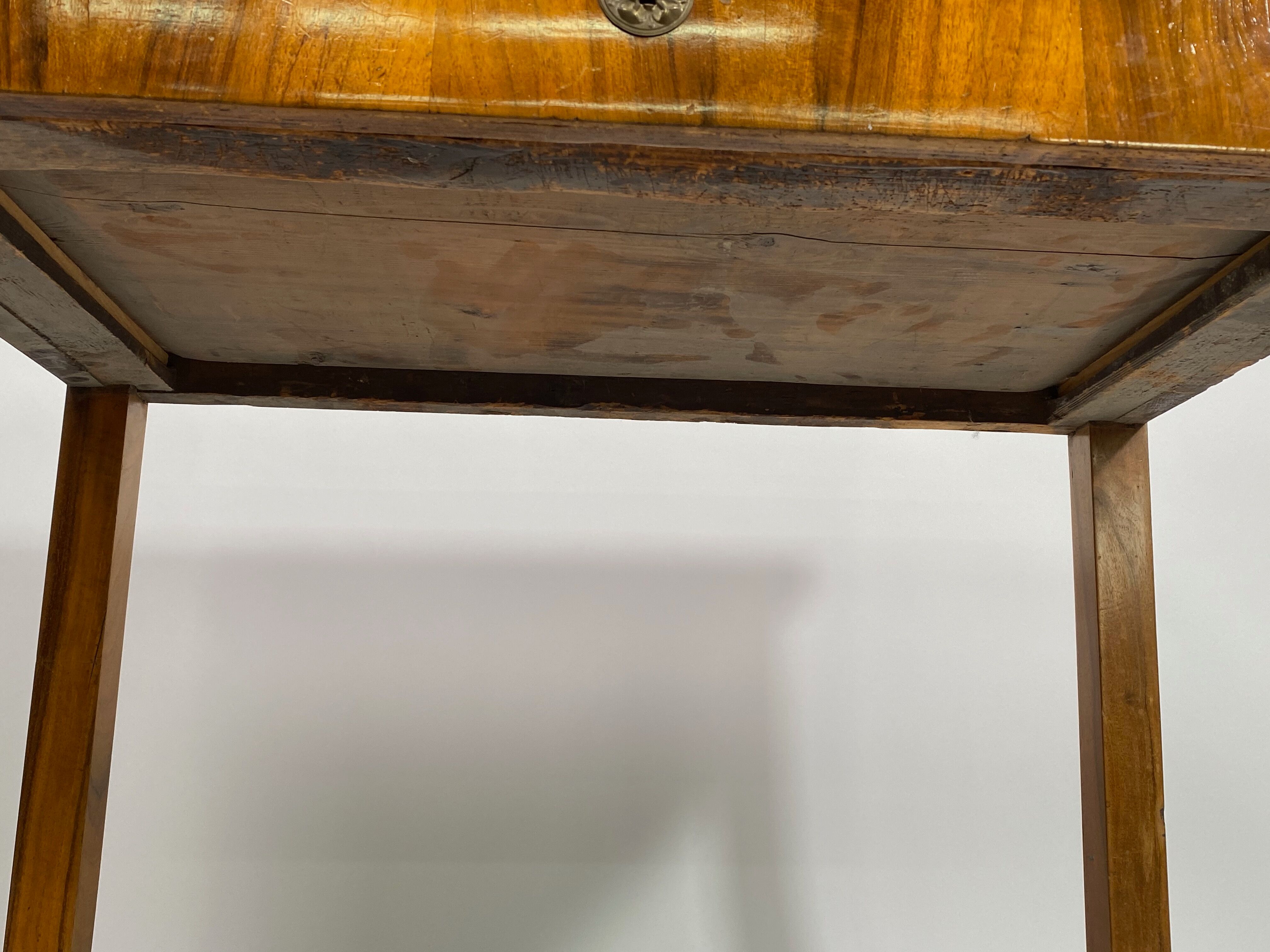 Biedermeier desk in 19th century cherry veneer