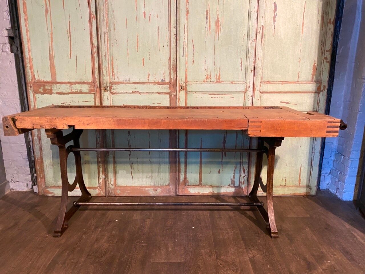 Large workbench office