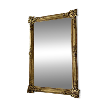 Antique gilded mirror from the 19th century.