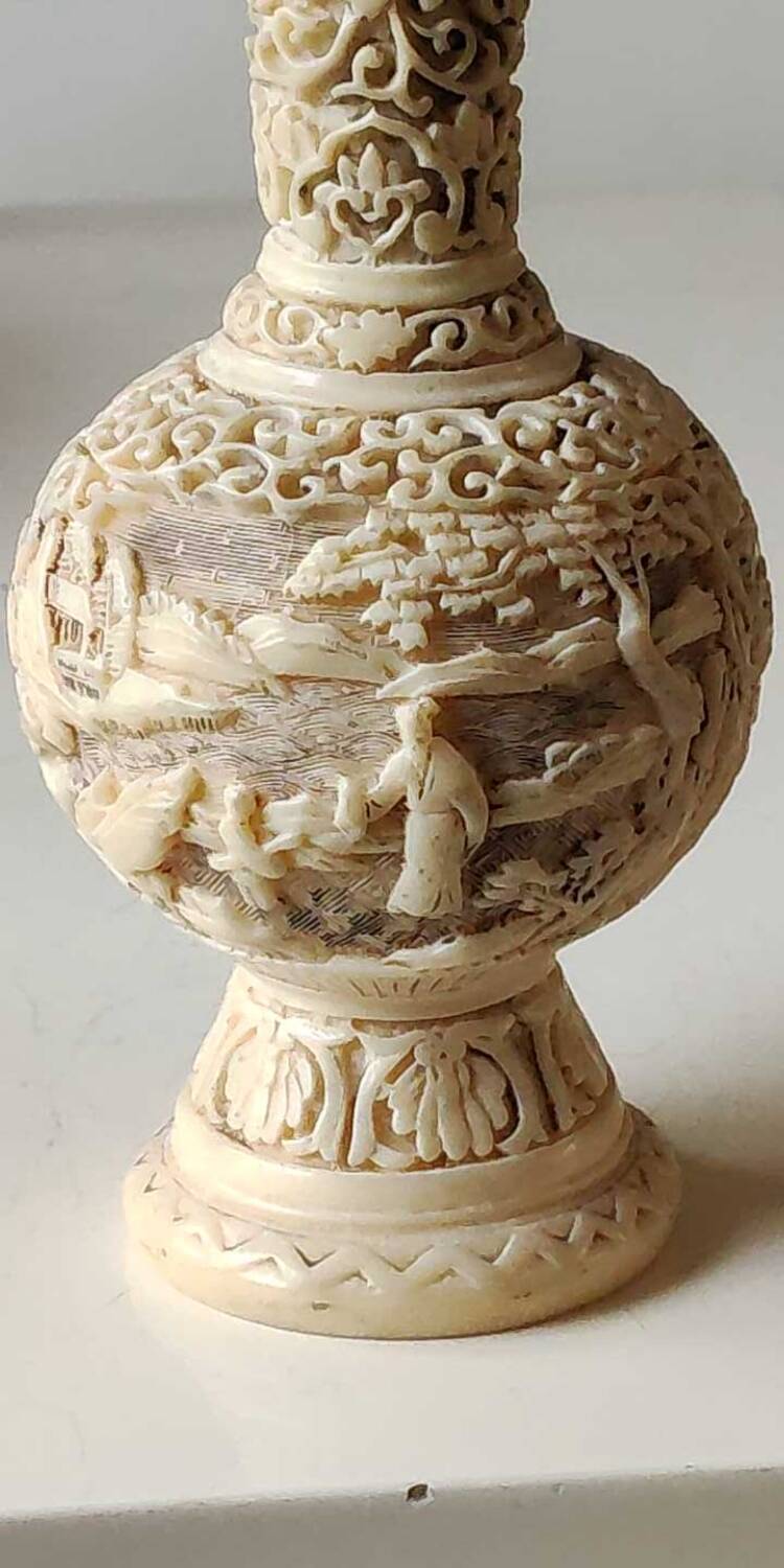 Asian-inspired ball vase. In beige cinnabar lacquer. Scenes of life decor. Arabesque and floral friezes. Height 24 cm