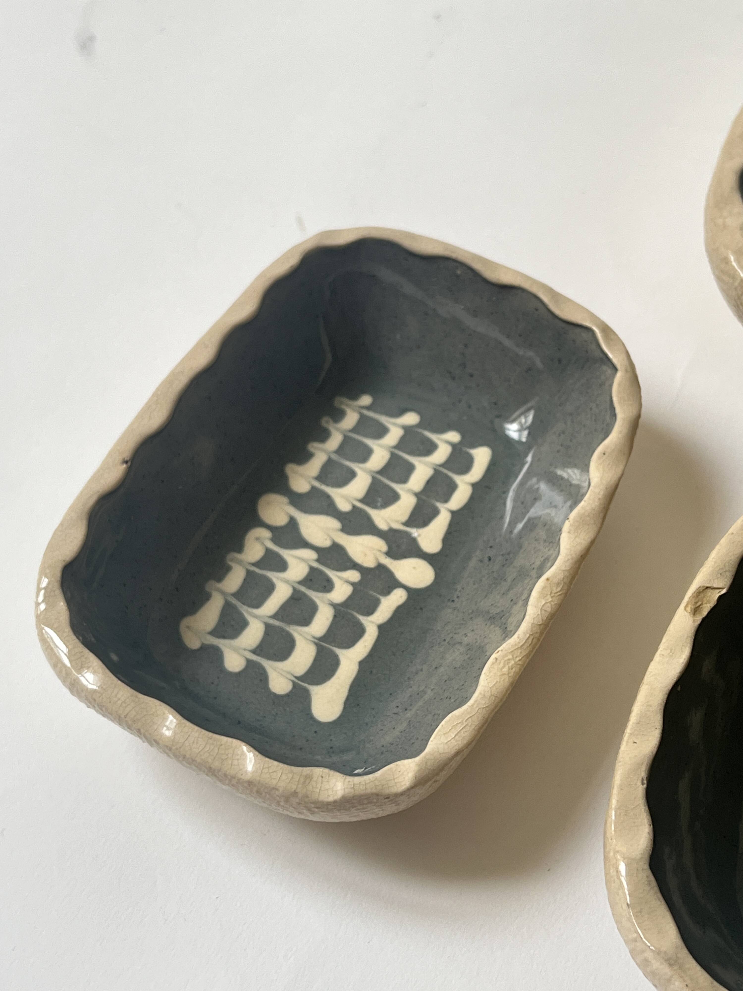 Set of 3 ramekins / serving dishes in handmade ceramic.