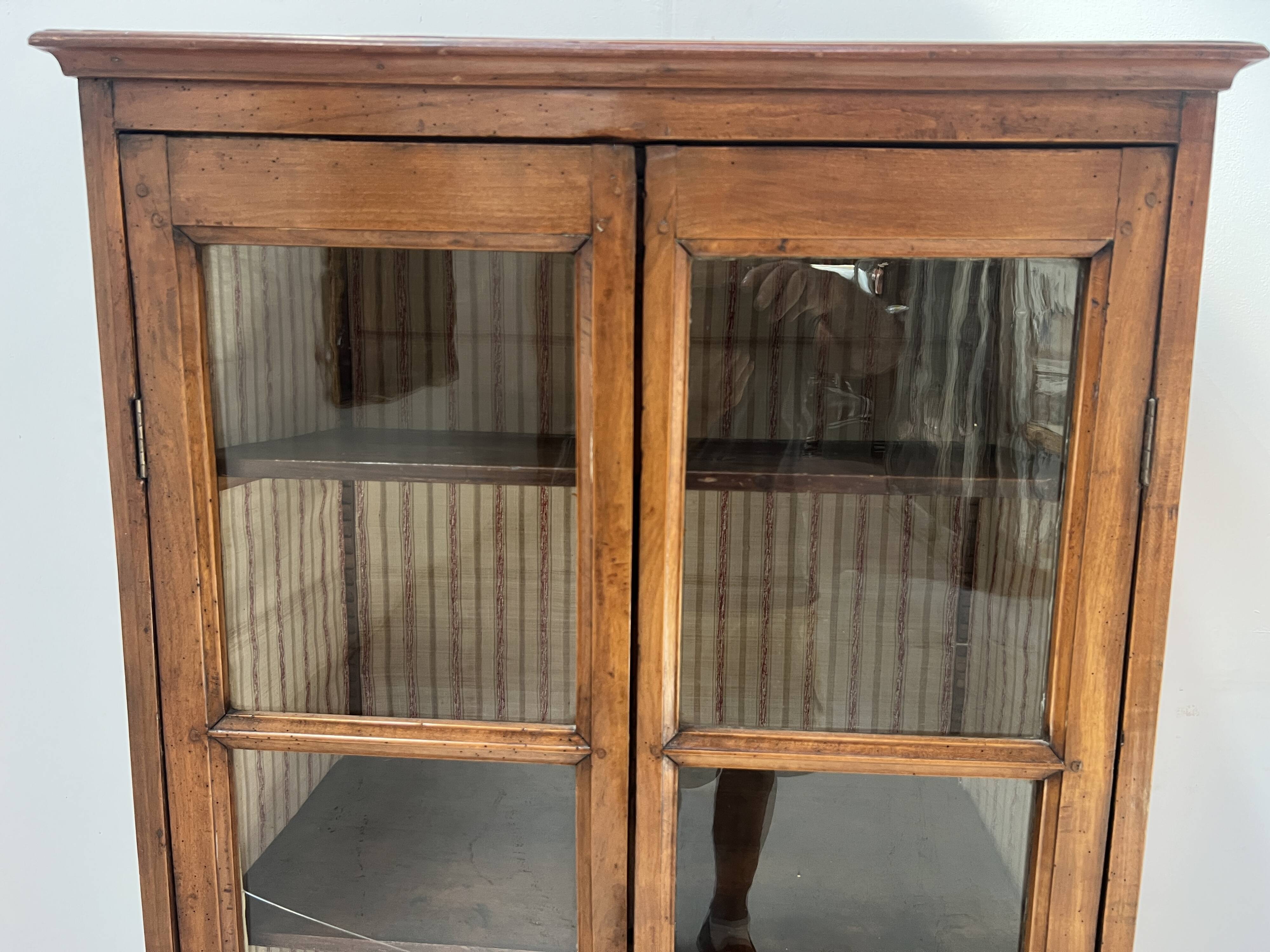 Pair of display cabinets in solid cherry wood from the 19th century.