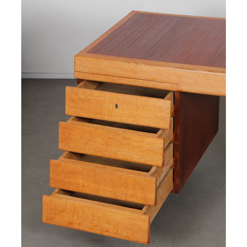 Bureau en chêne et acajou, travail français, 1950