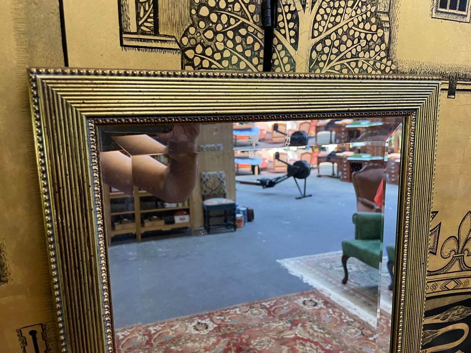 Mirror between two gold