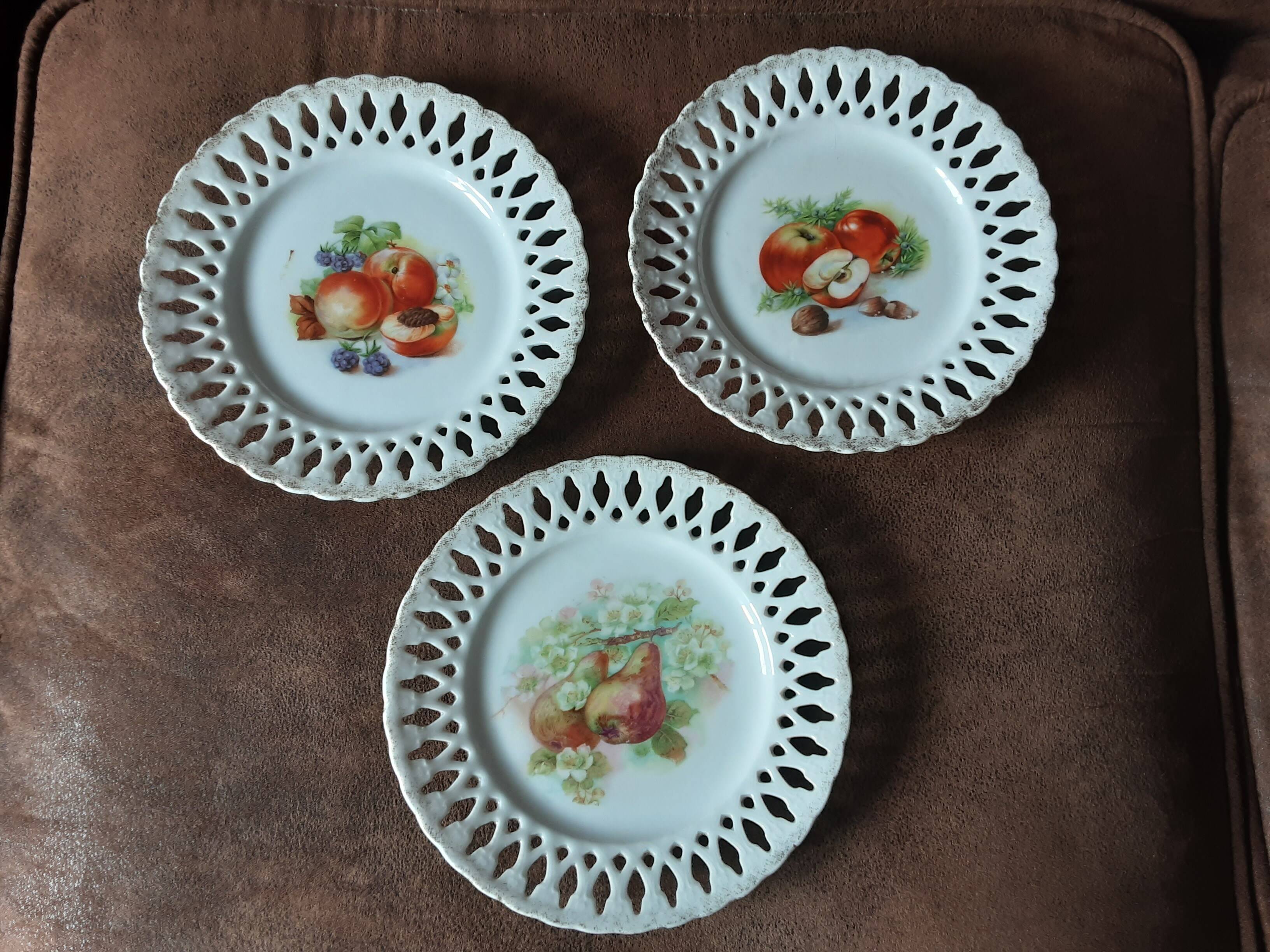 Set of 3 earthenware style plates