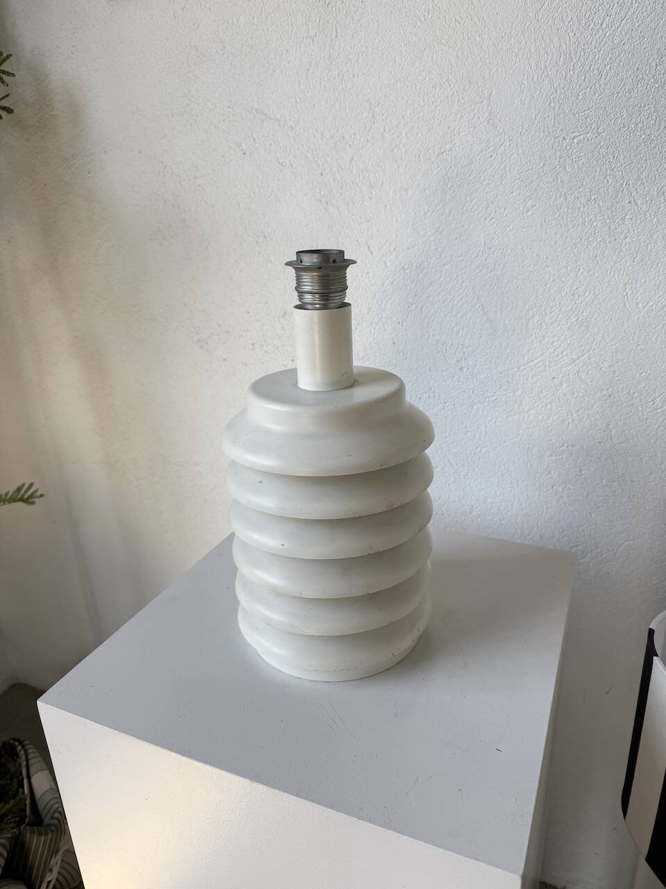 White lacquered metal table lamp from the 60s