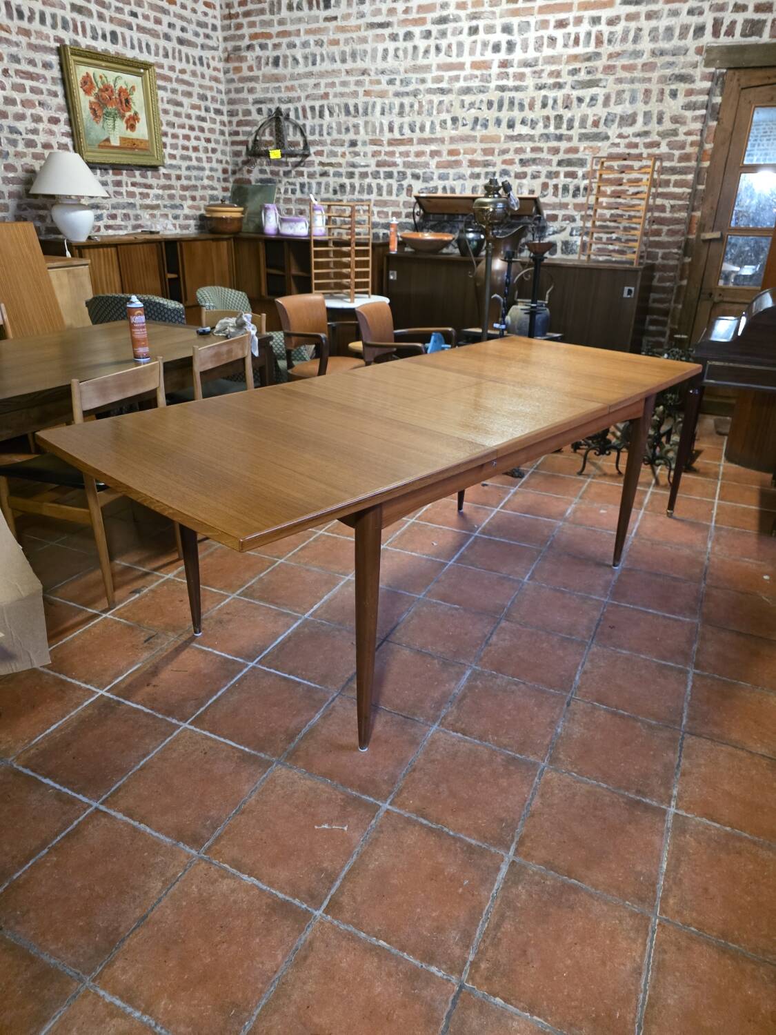 Table scandinave galbée extensible papillon en teck années 60