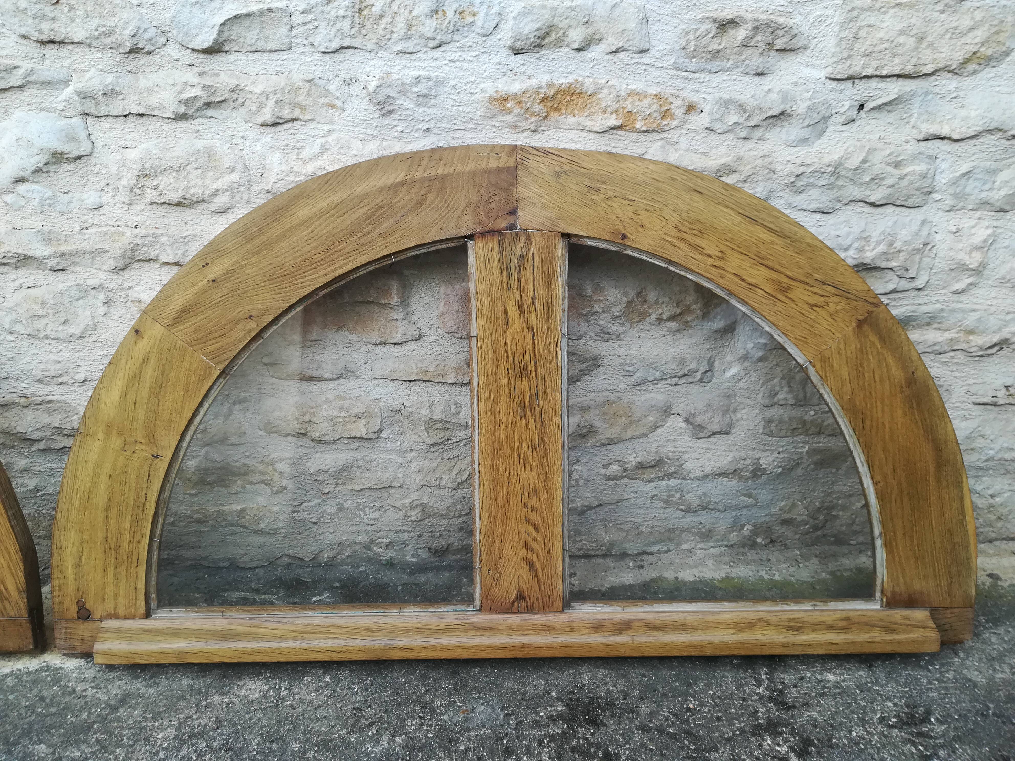 Impostes or half moon window