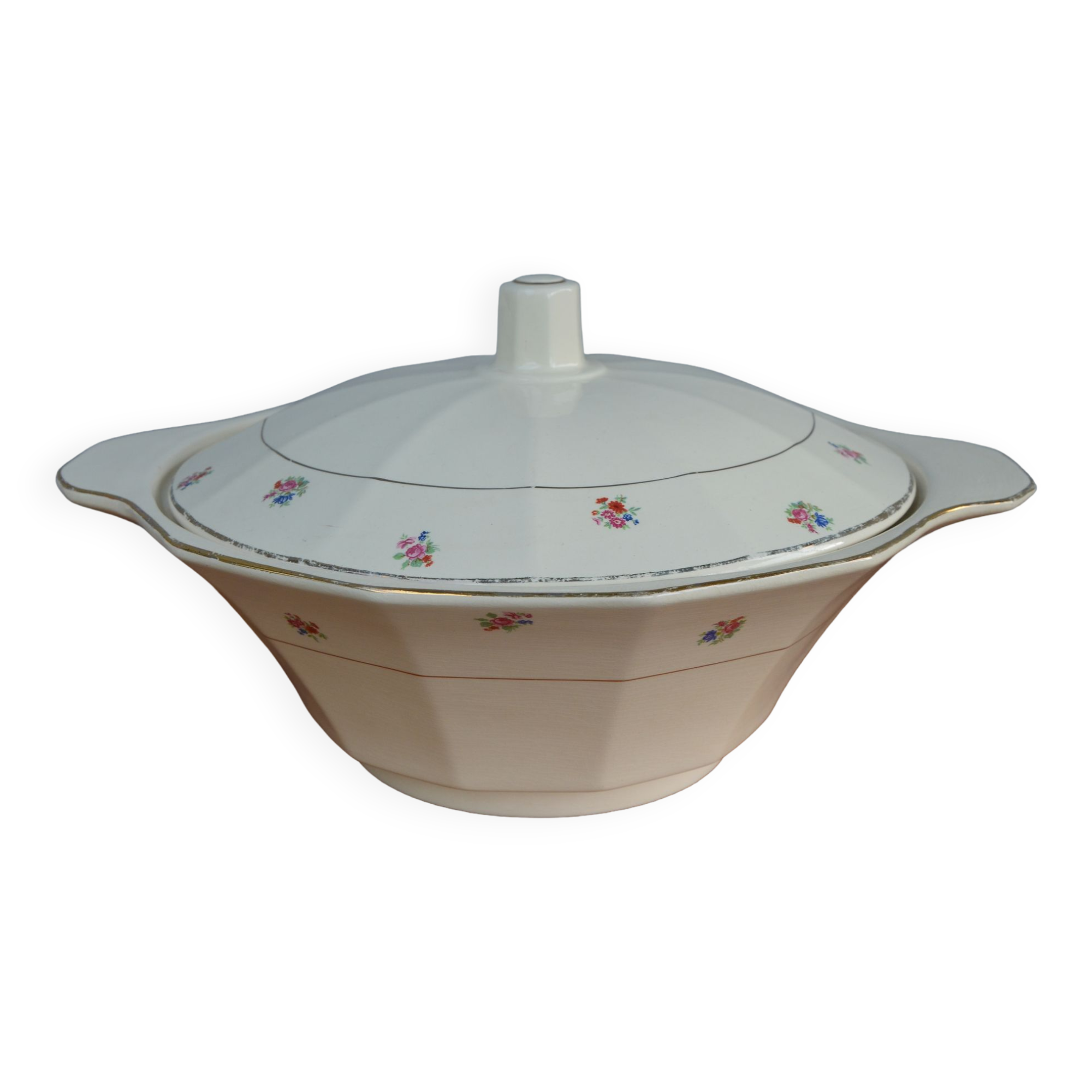 Sarregemines soup tureen, floral motif