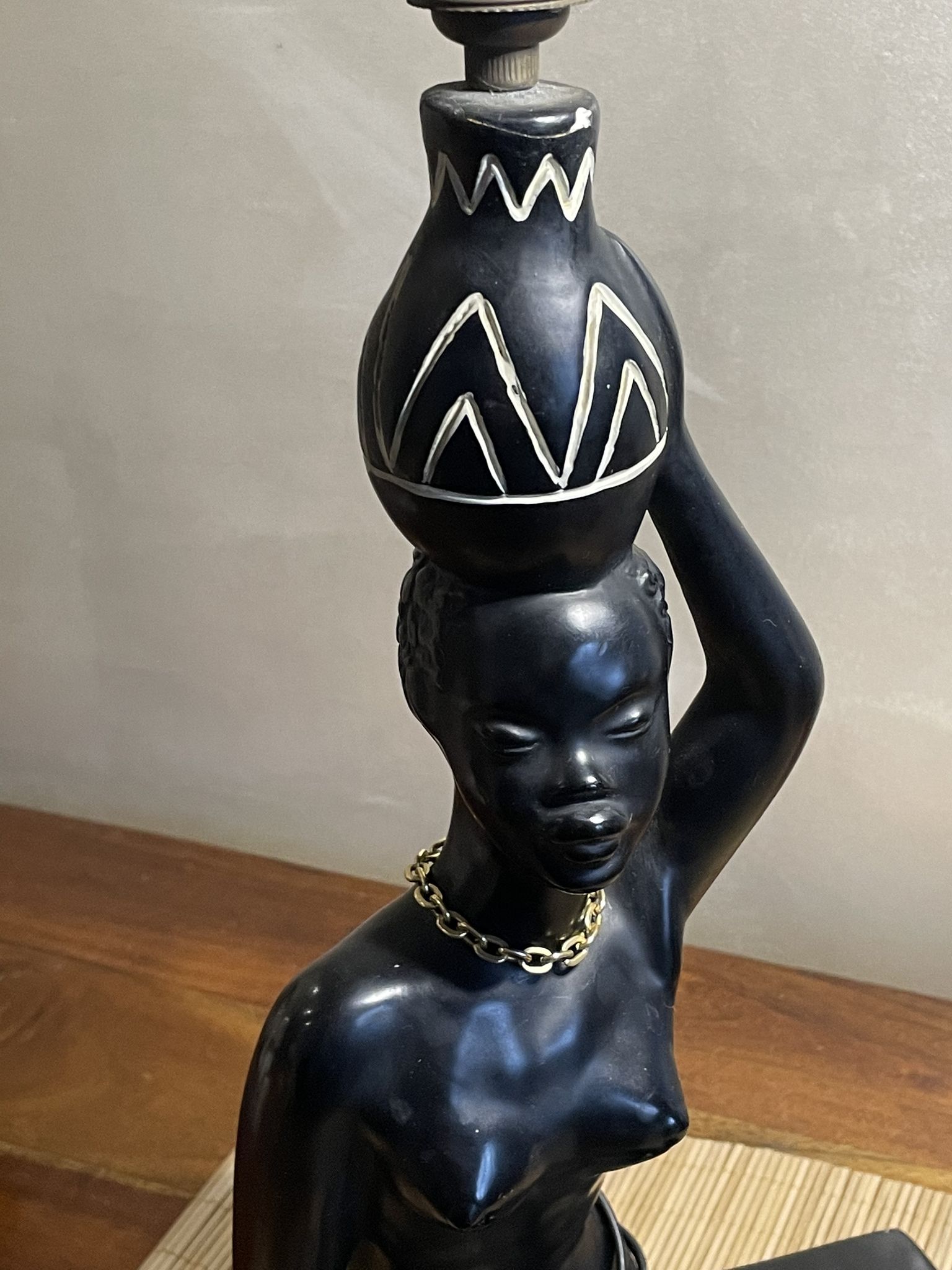 African women's plaster lamp signed Pagliani