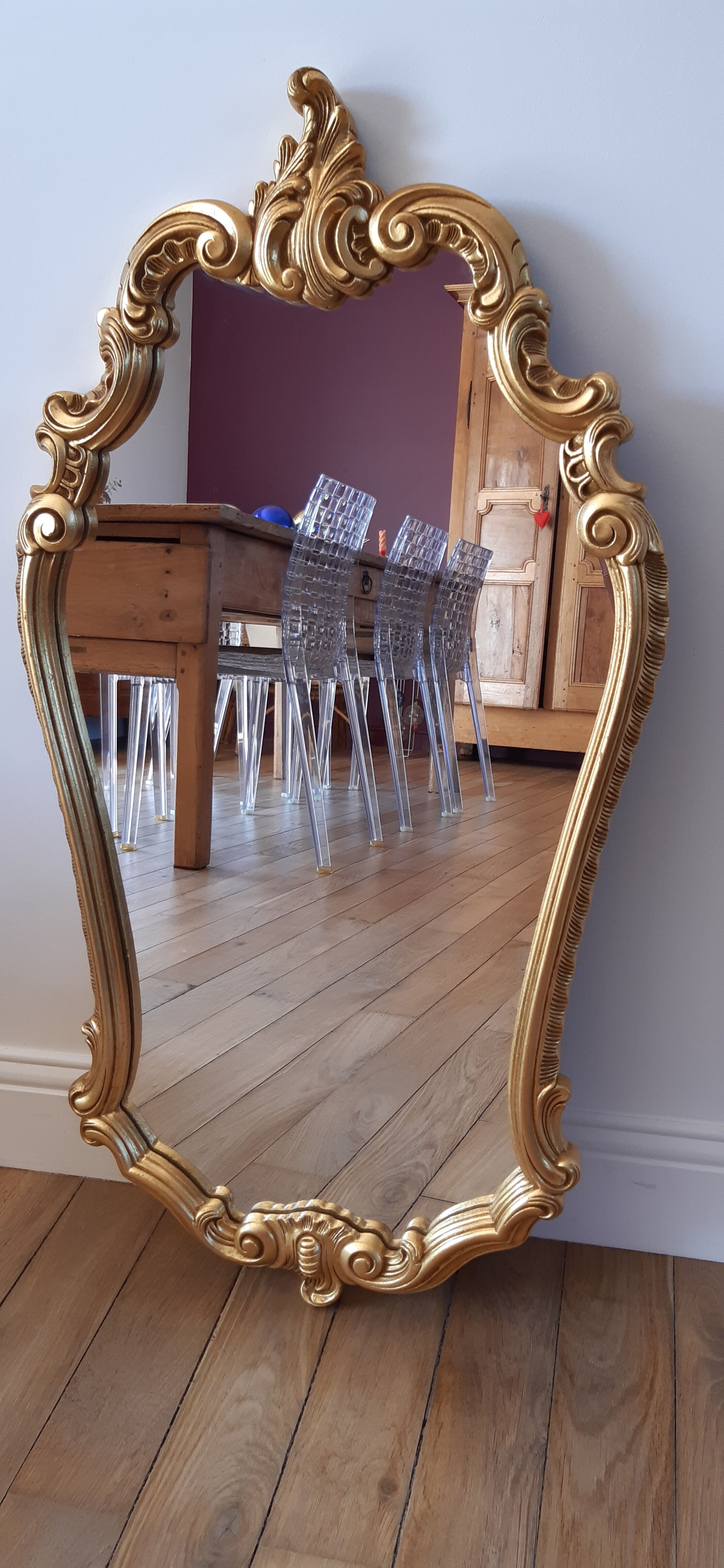 Miroir en en résine dorée années 50-60