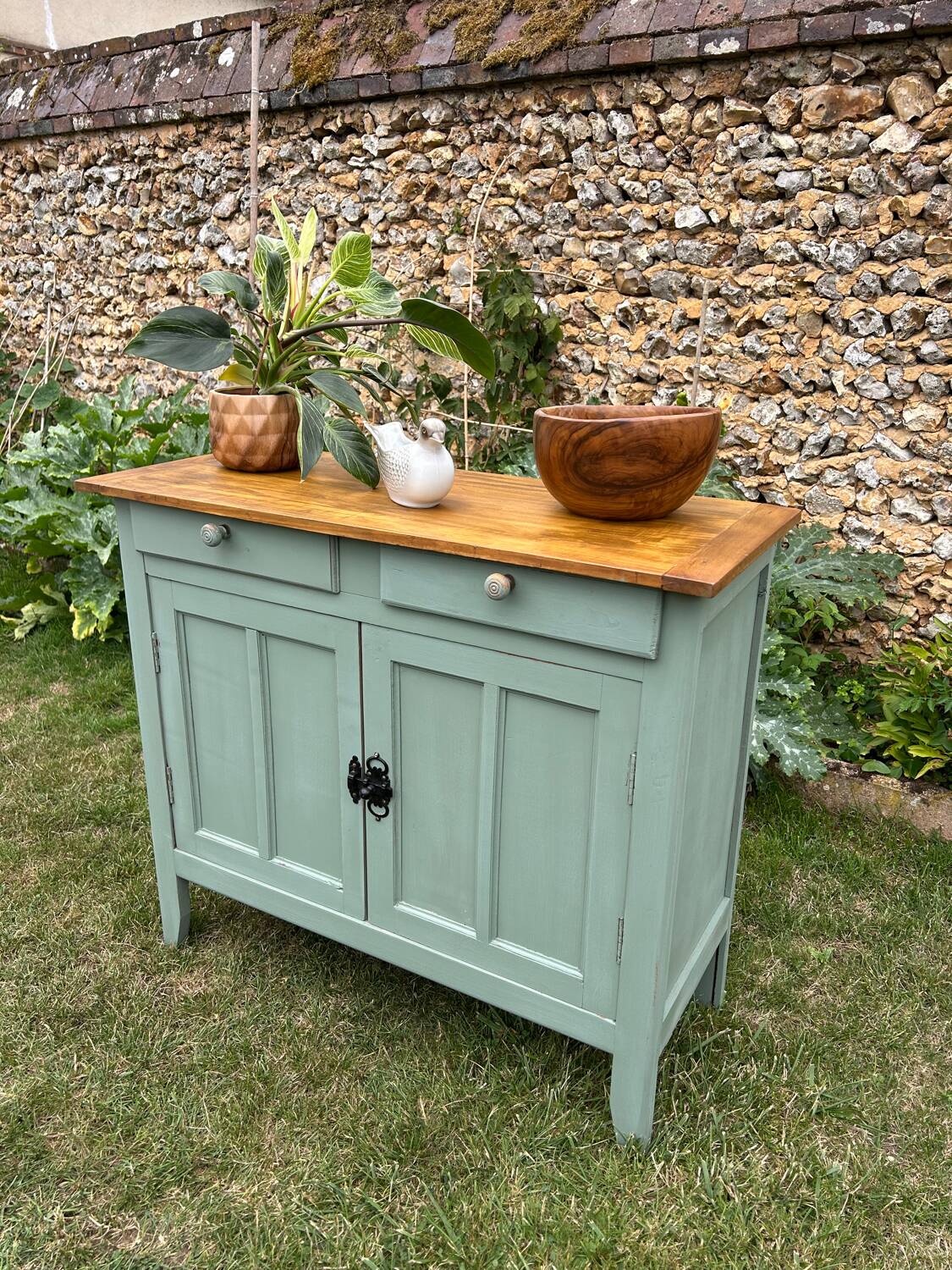 Buffet parisien vintage couleur vert cèdre