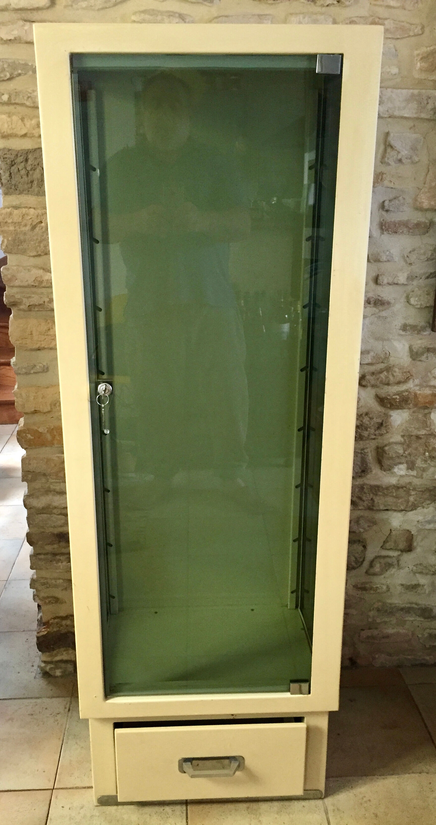 Armoire metallique vintage