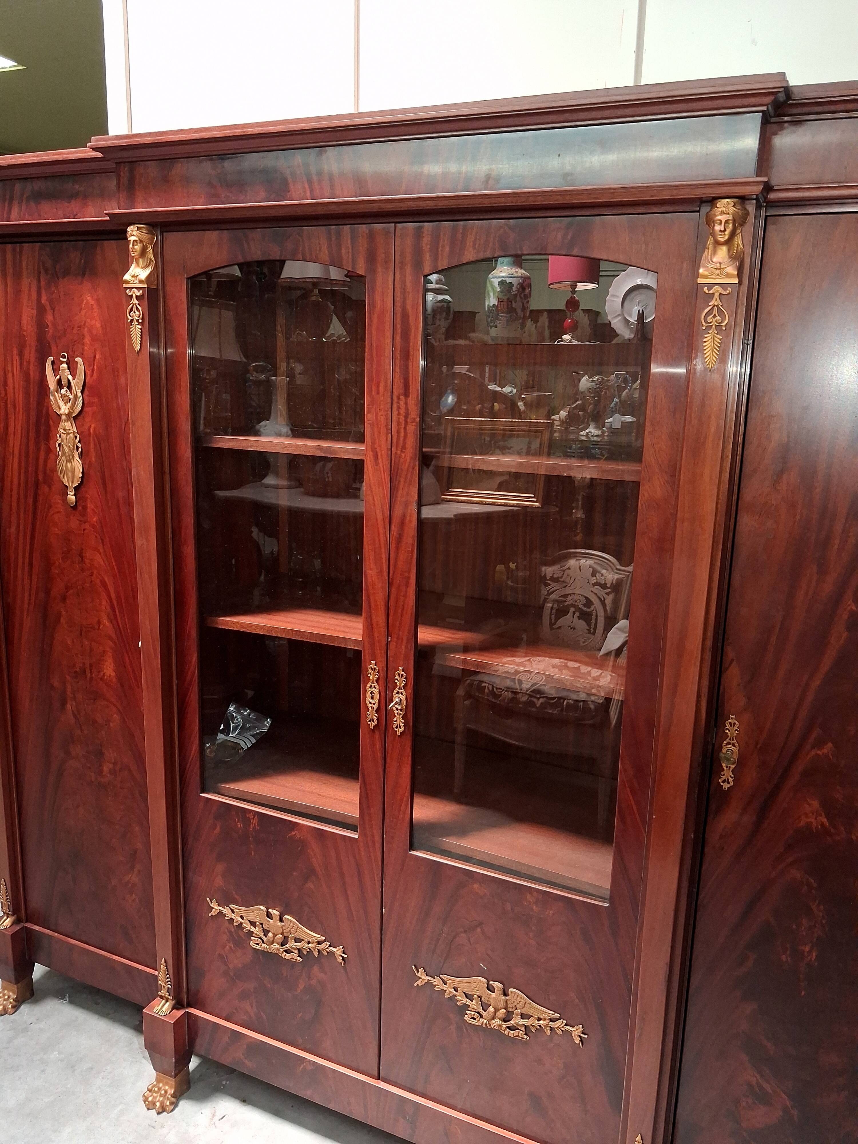 Empire-style library in flame mahogany – Gilded bronzes –