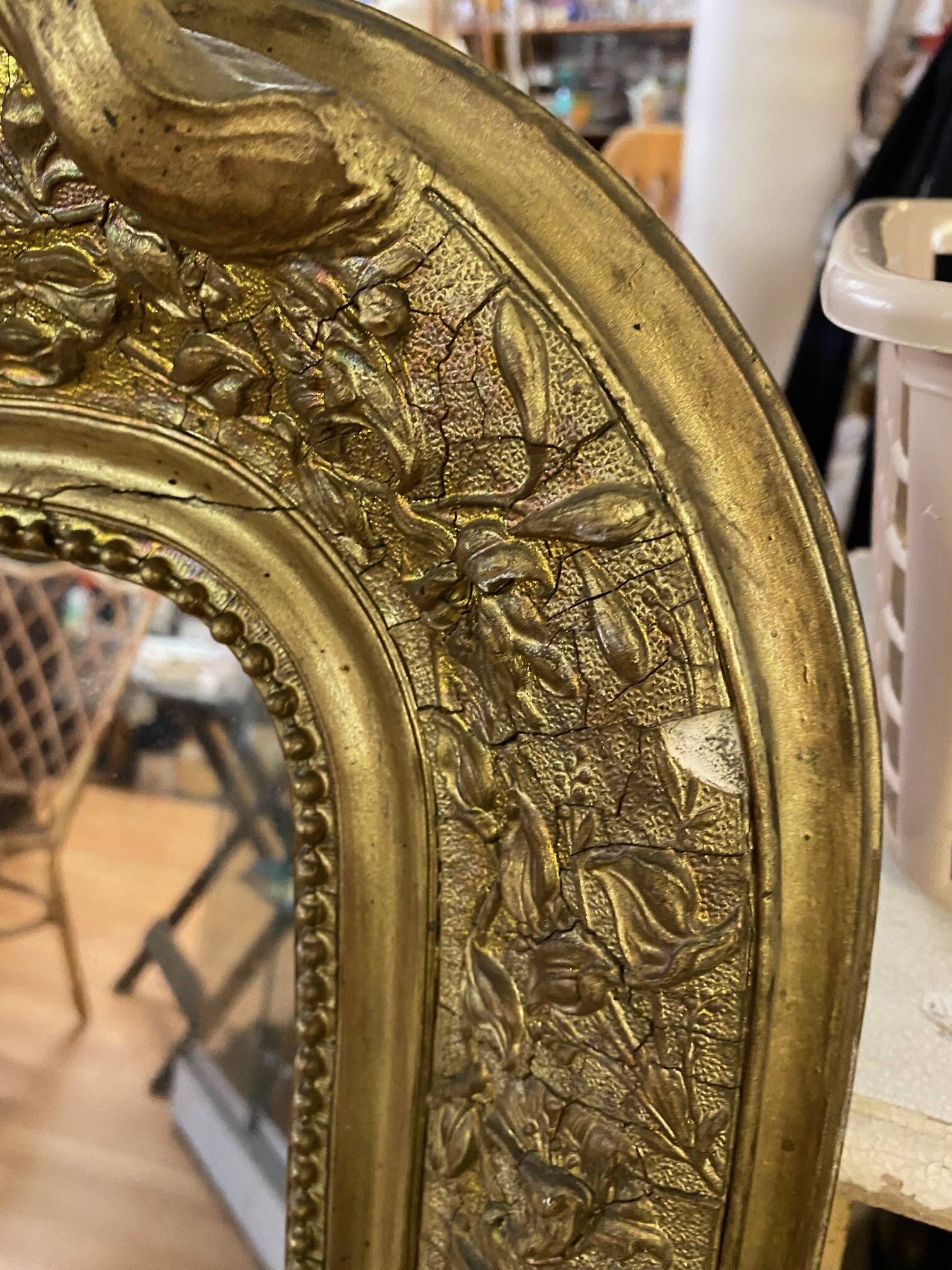 LARGE LOUIS XV STYLE ROCAILLE MIRROR IN GILT STUCCO FORAL DECOR ON PEDAL