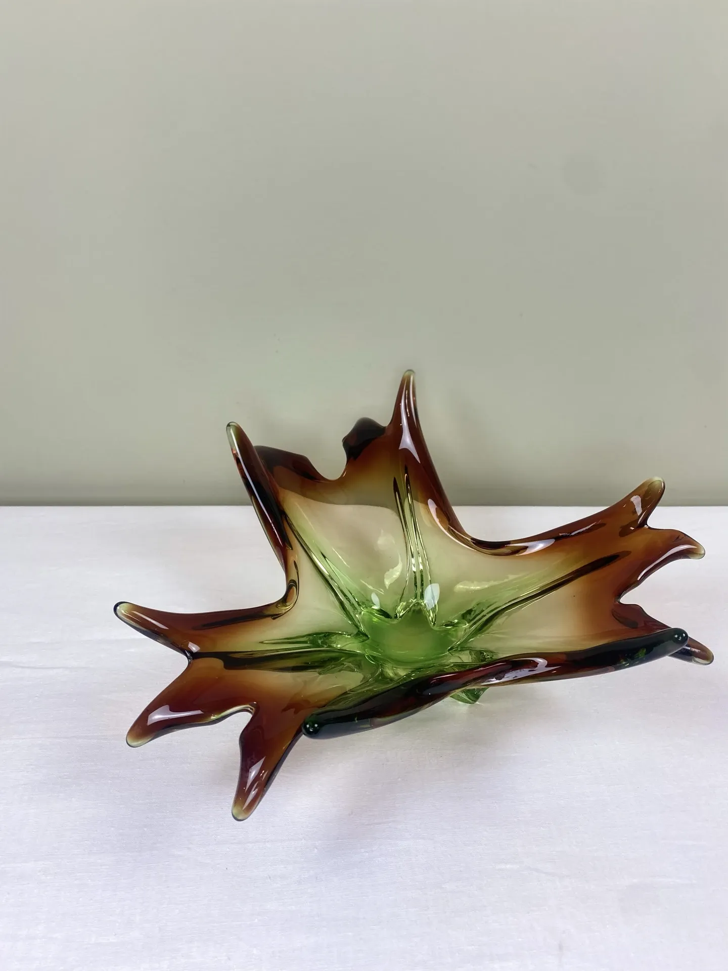 Coupe sculpturale en verre soufflé mis century