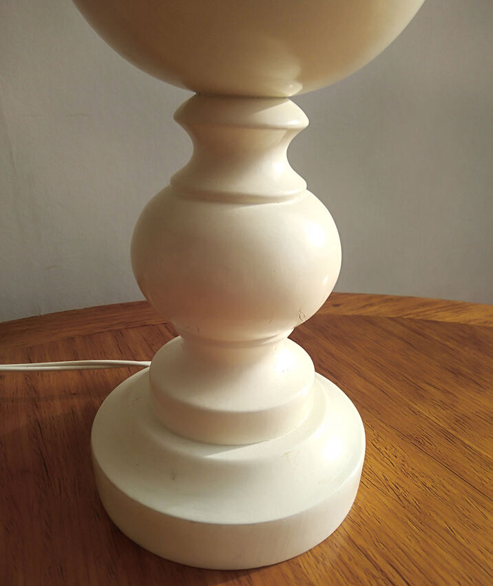 White turned wooden lamp from the 1970s