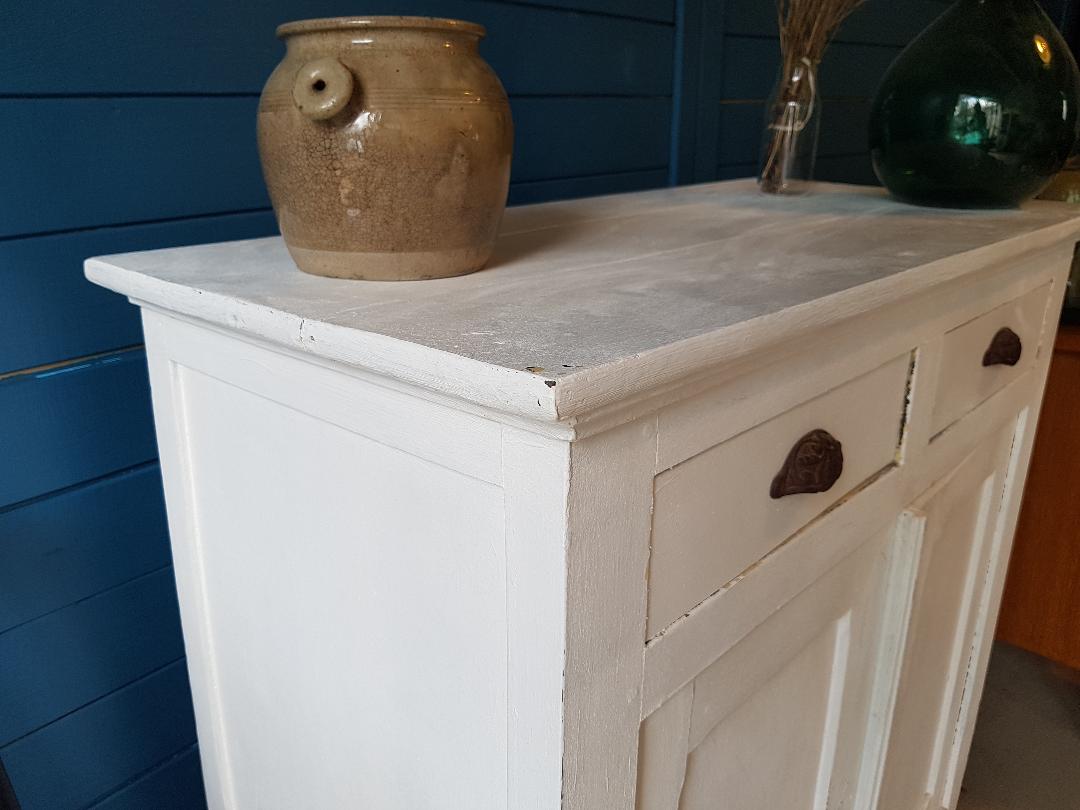 Former parisian buffet white