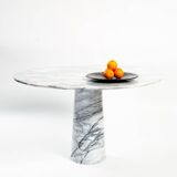 Table à manger ronde en marbre blanc dans le style d'Angelo Mangiarotti