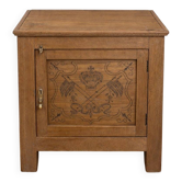 Buffet en chêne avec motifs sculptés