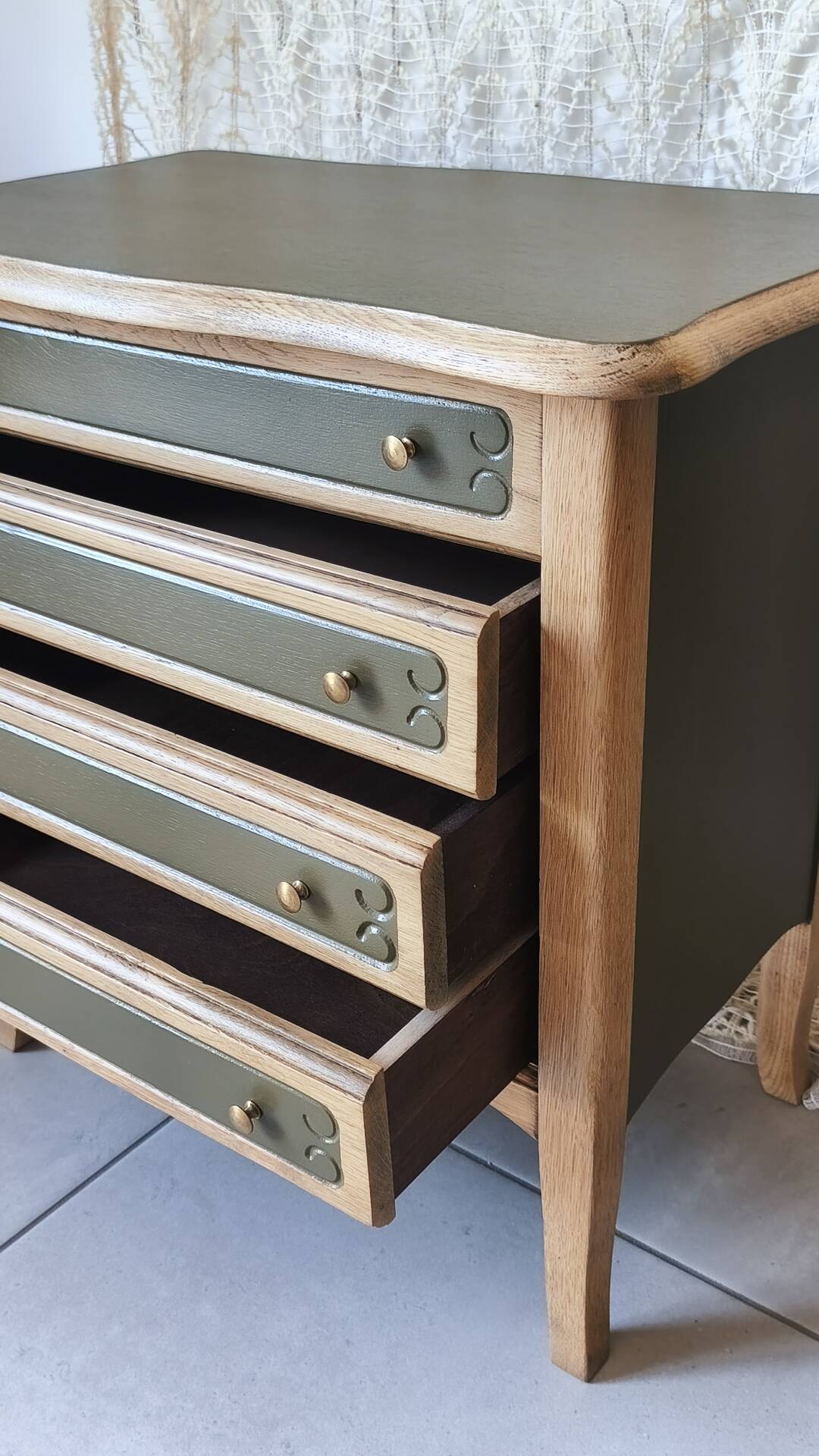 Small chest of drawers/nightstand