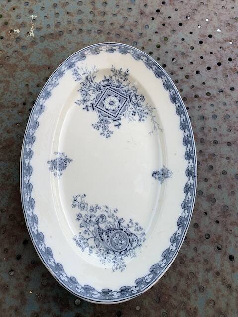 Large earthenware serving dish, cartridge model, sarreguemines, U & C, made in France, earthenware