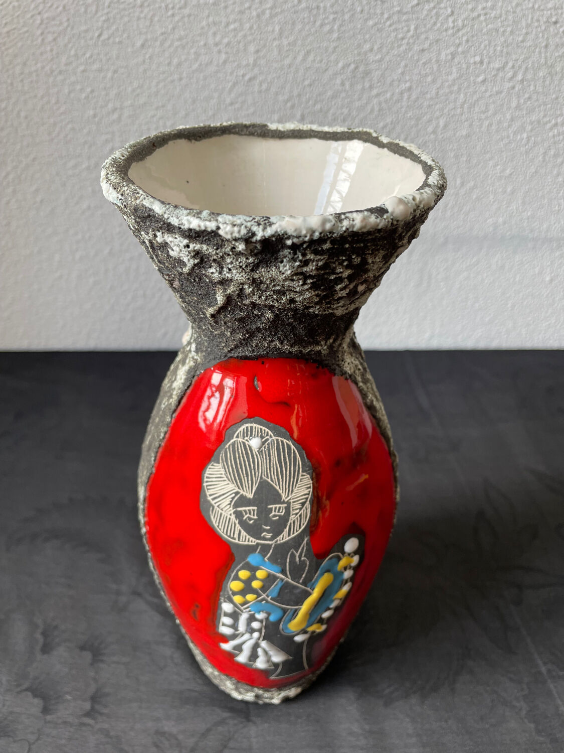 Fat lava vase San Marino Italy woman and floral pattern
