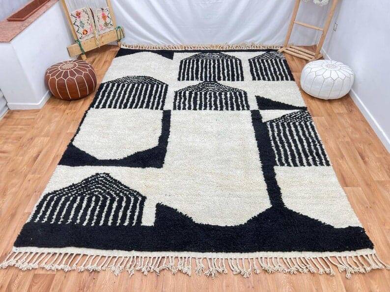 Handmade Moroccan Berber rug in wool, size 250 x 250 cm.