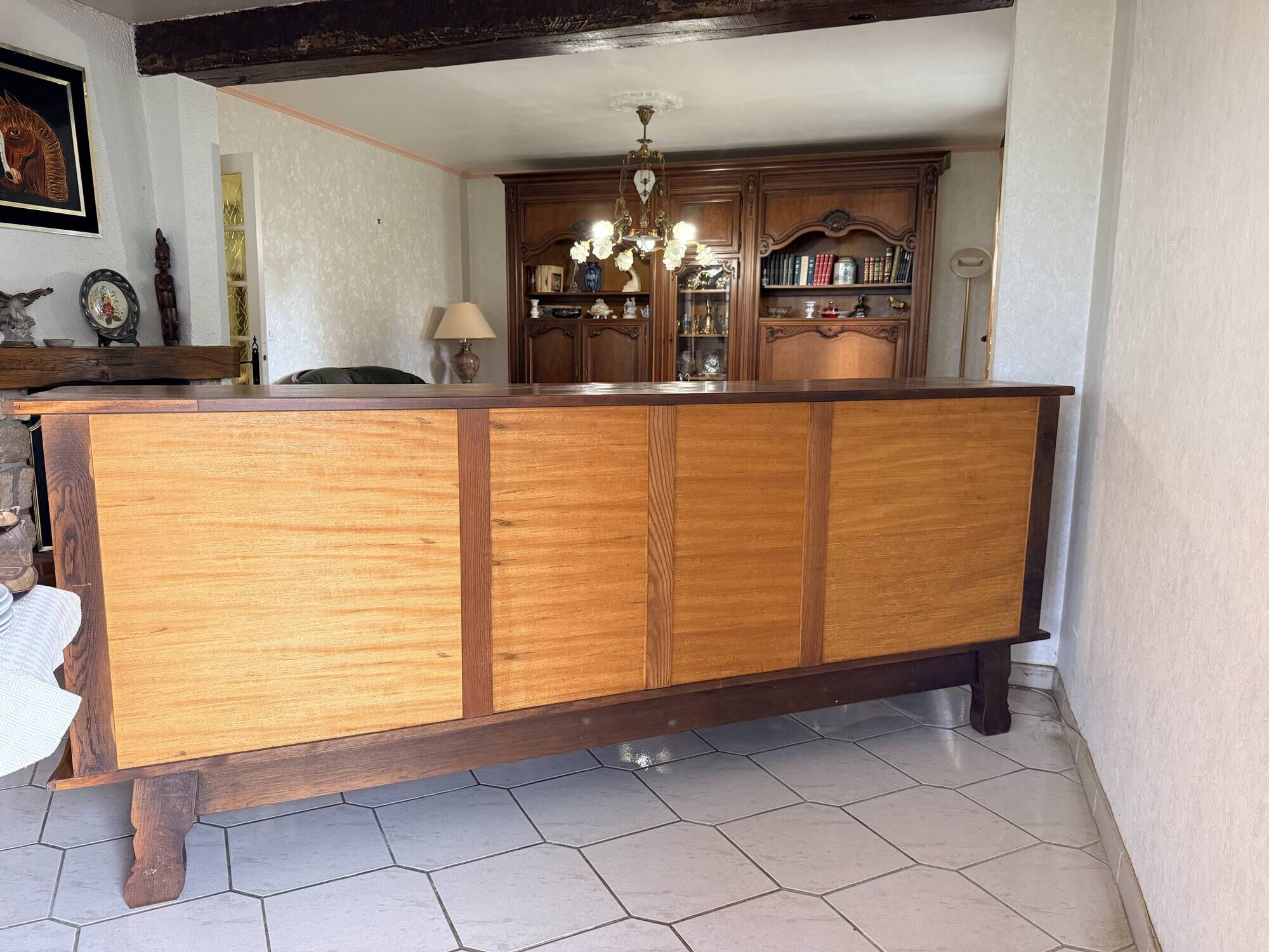 XXL buffet in carved oak