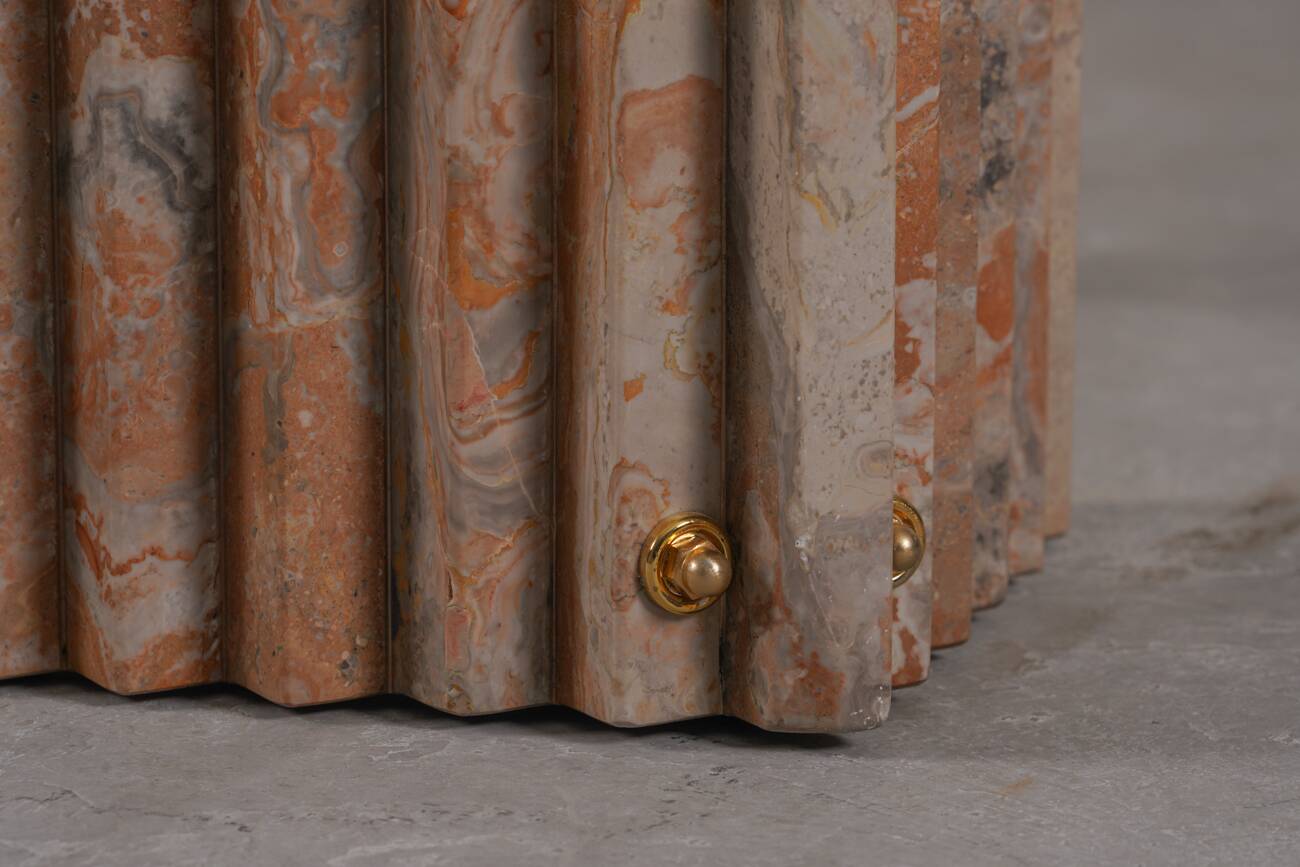 Table basse en marbre et laiton par Italo Valenti, Italie, années 1970.