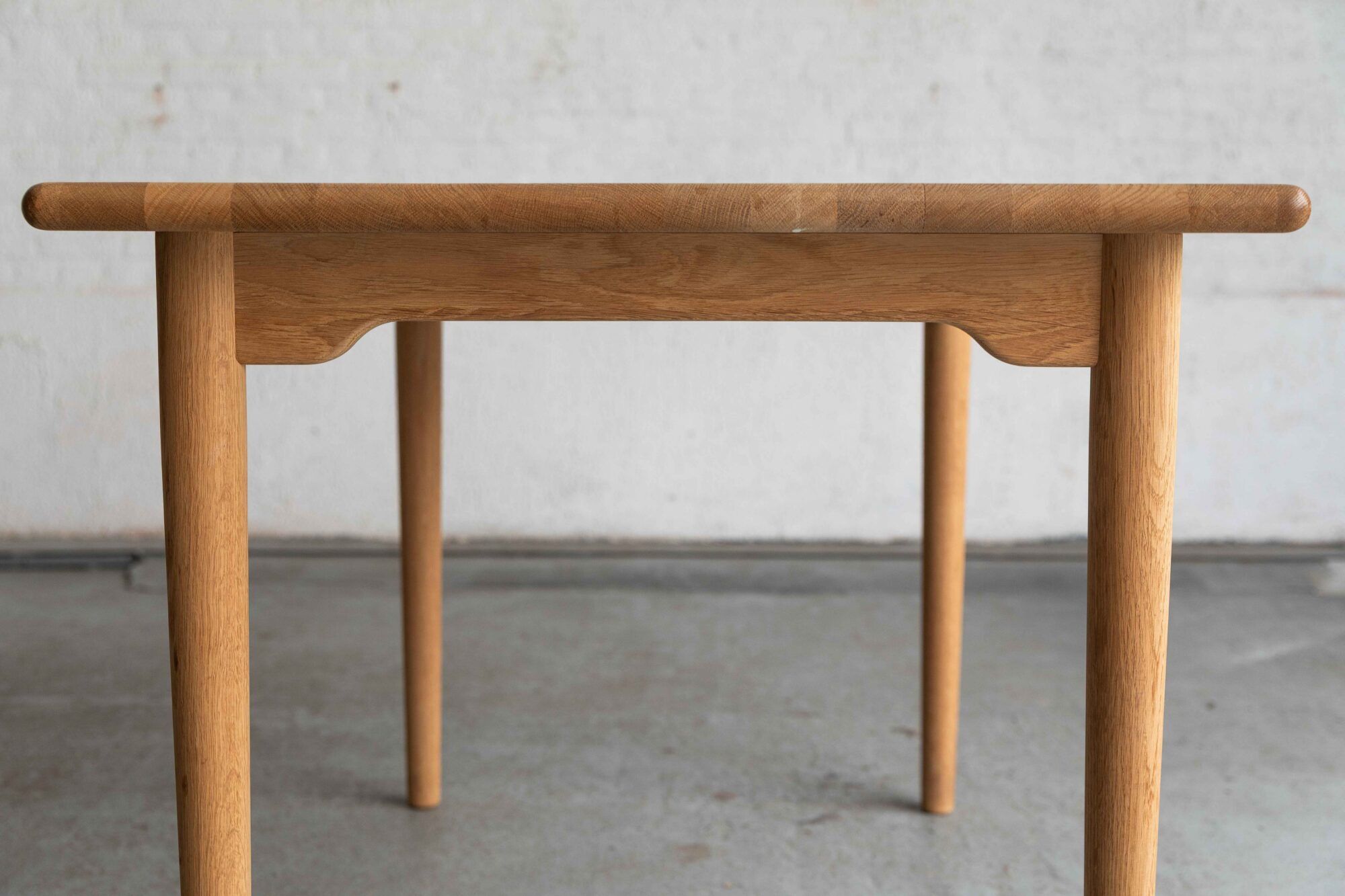 Table à manger par Brødrene Andersen Mobelsnedkeri