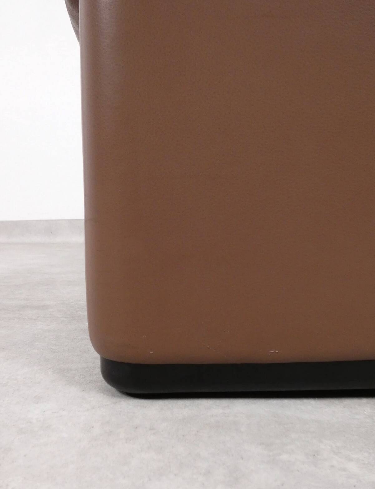 Set of Cassina Maralunga 2 seaters in mocca leather