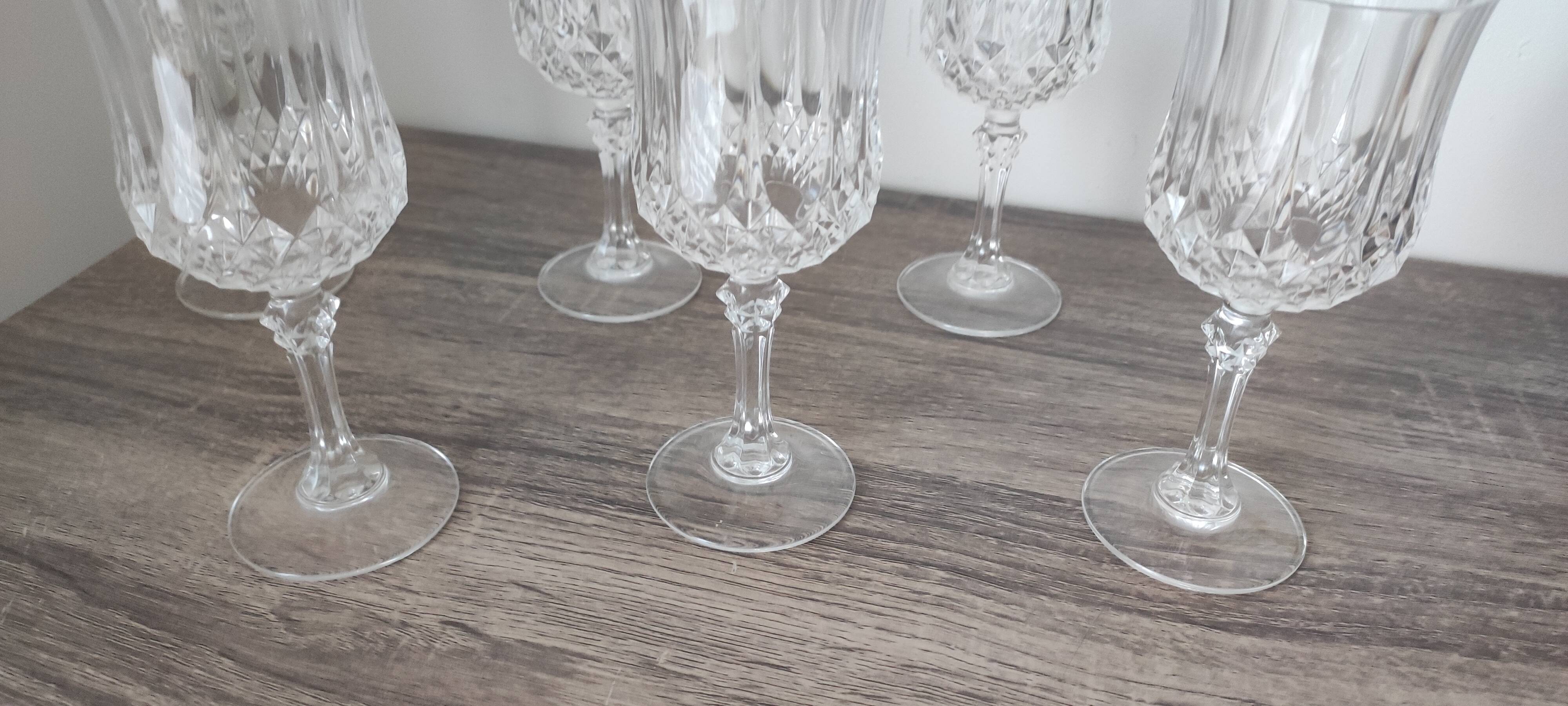6 crystal wine glasses on a stem from Arques, Longchamps model. Capacity 12.