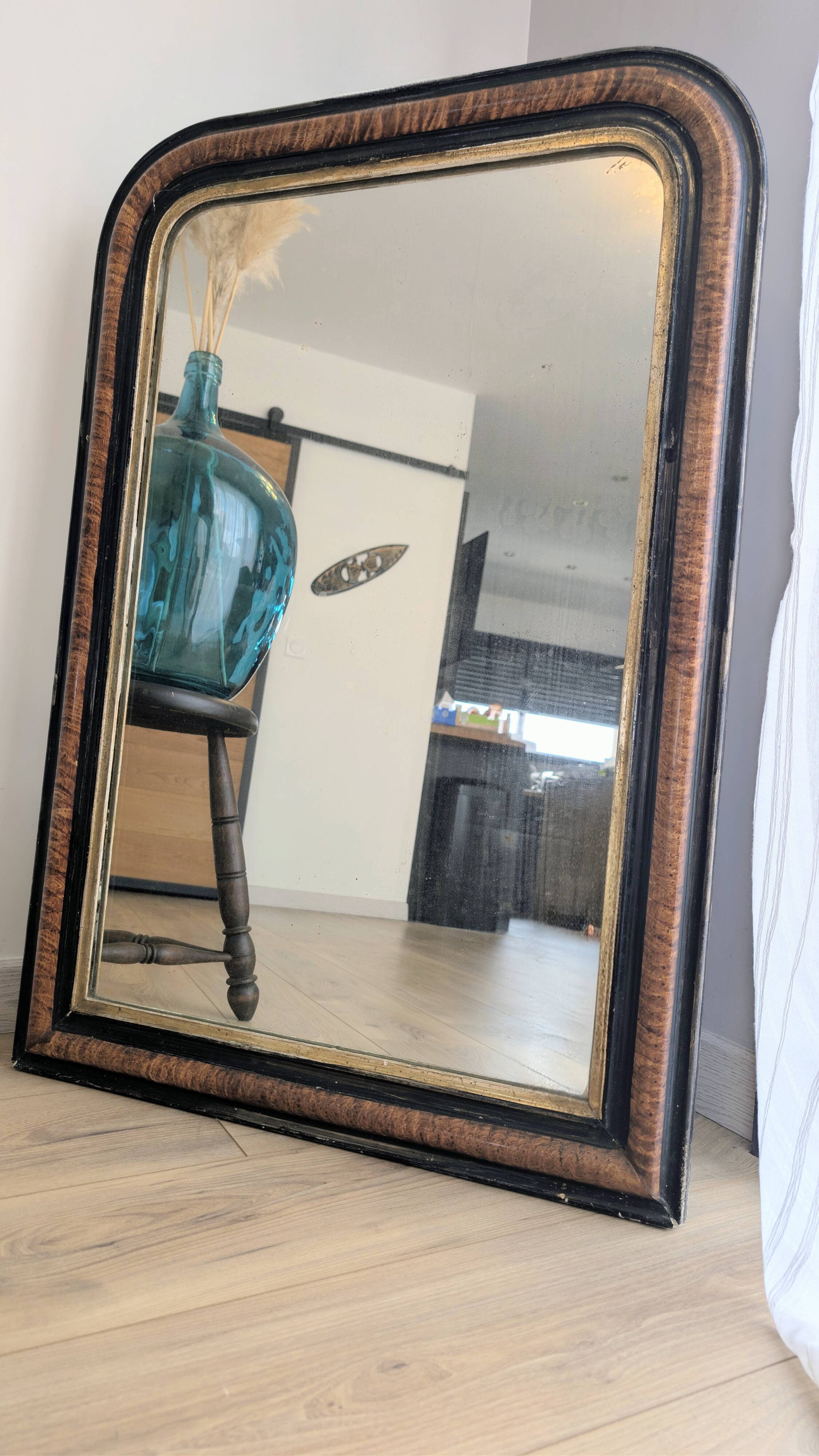 Louis-Philippe style mirror in black and gold flame wood - 96 x 66 cm