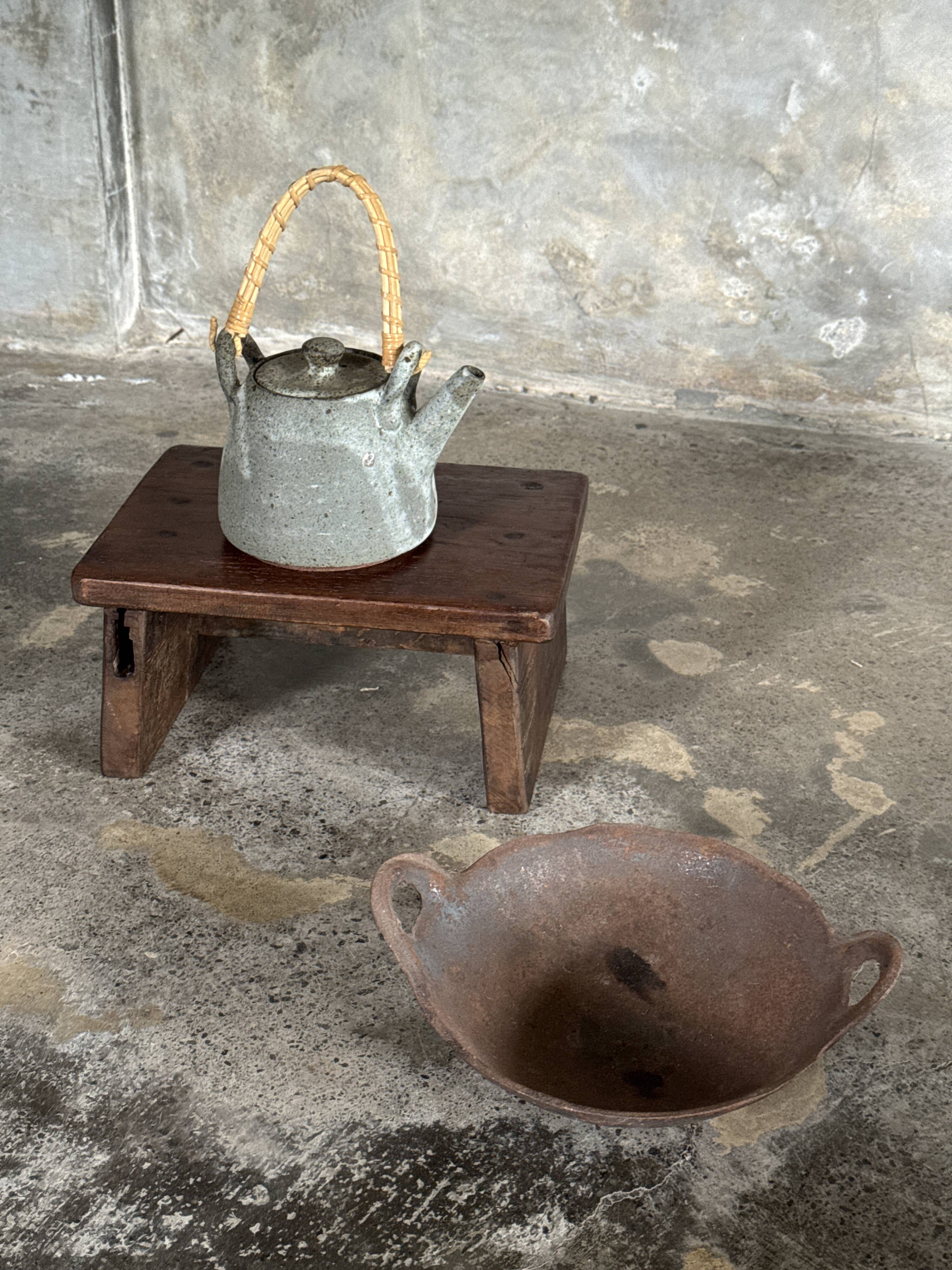 Small auxiliary stool in upcycled teak with traces of green chrome on the leg.