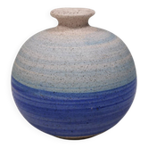 Un petit vase en céramique rond et beau du Danemark, datant des années 1980.