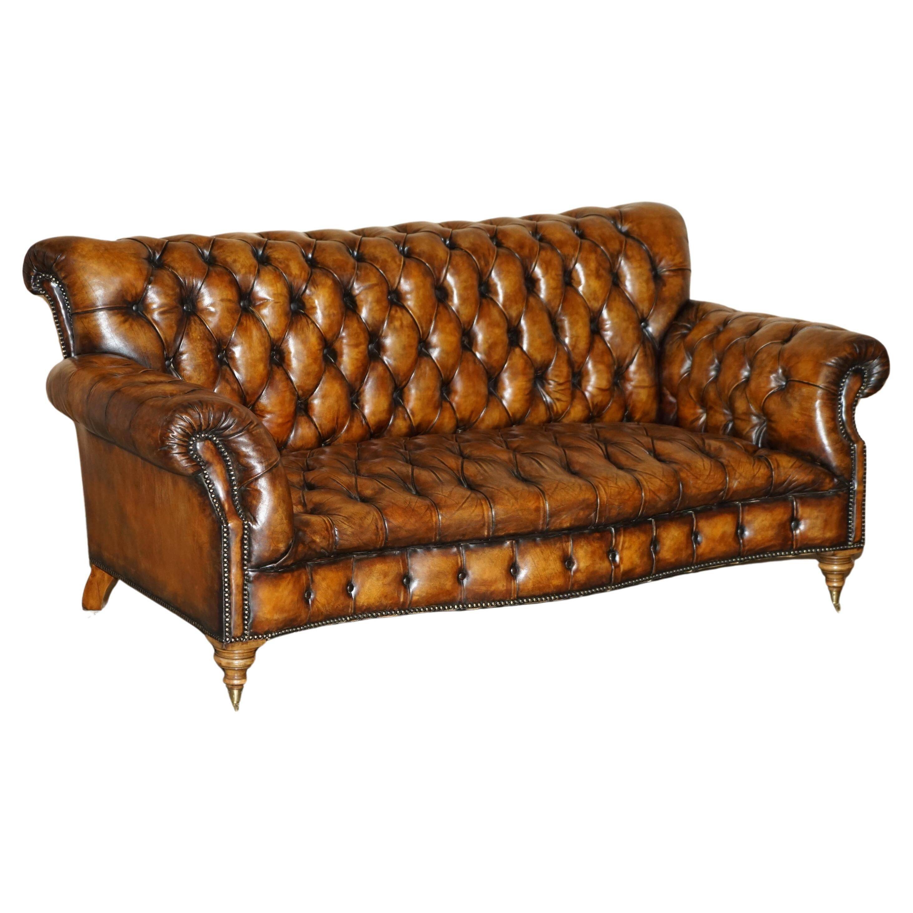 Victorian Chesterfield canapé in hand-dyed serpentine leather.