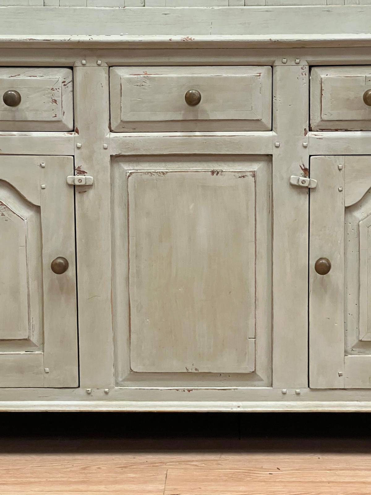 Sideboard / cupboard