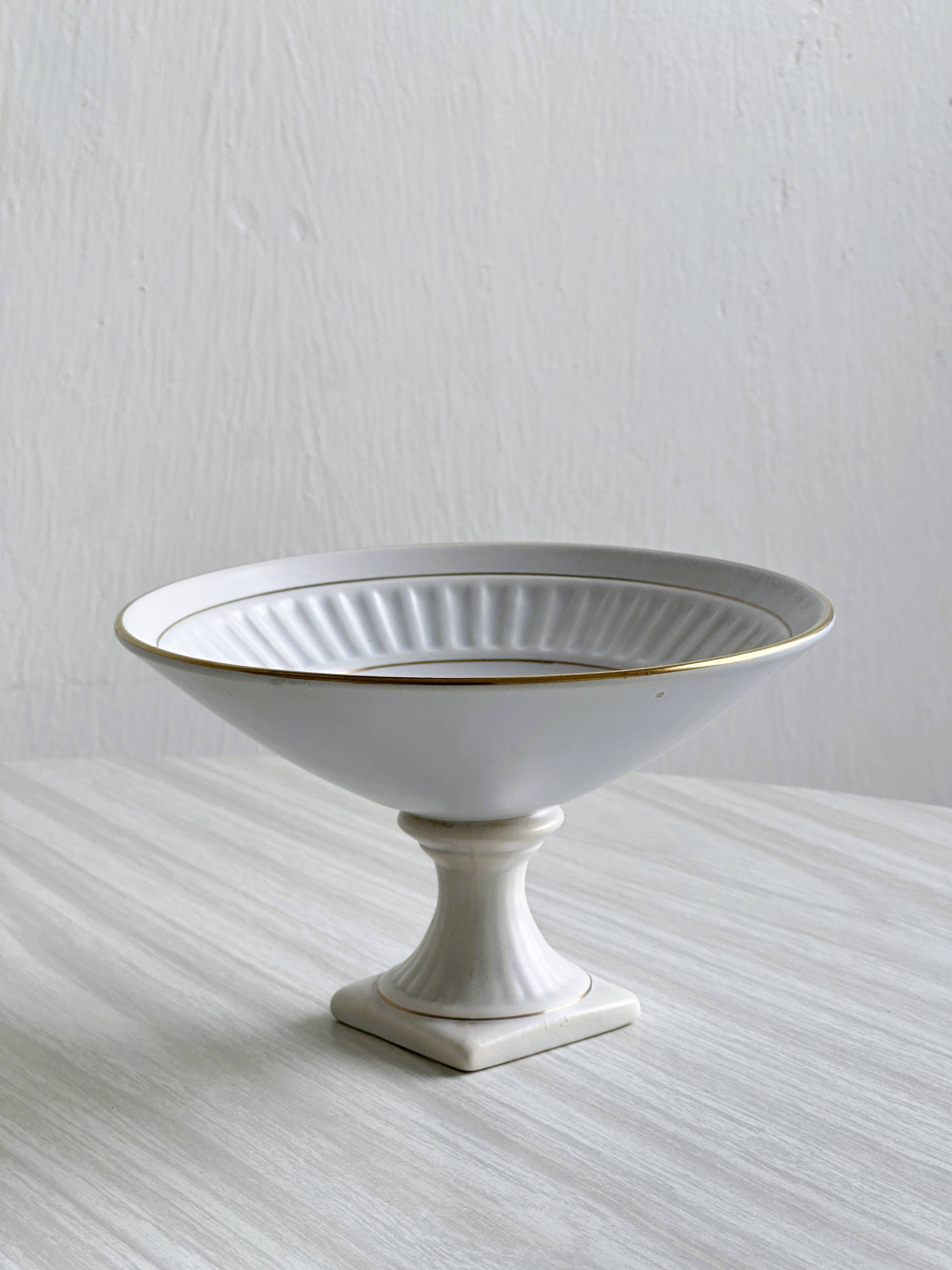 Footed bowl, earthenware compote dish, Flora Plateel Gouda Holland