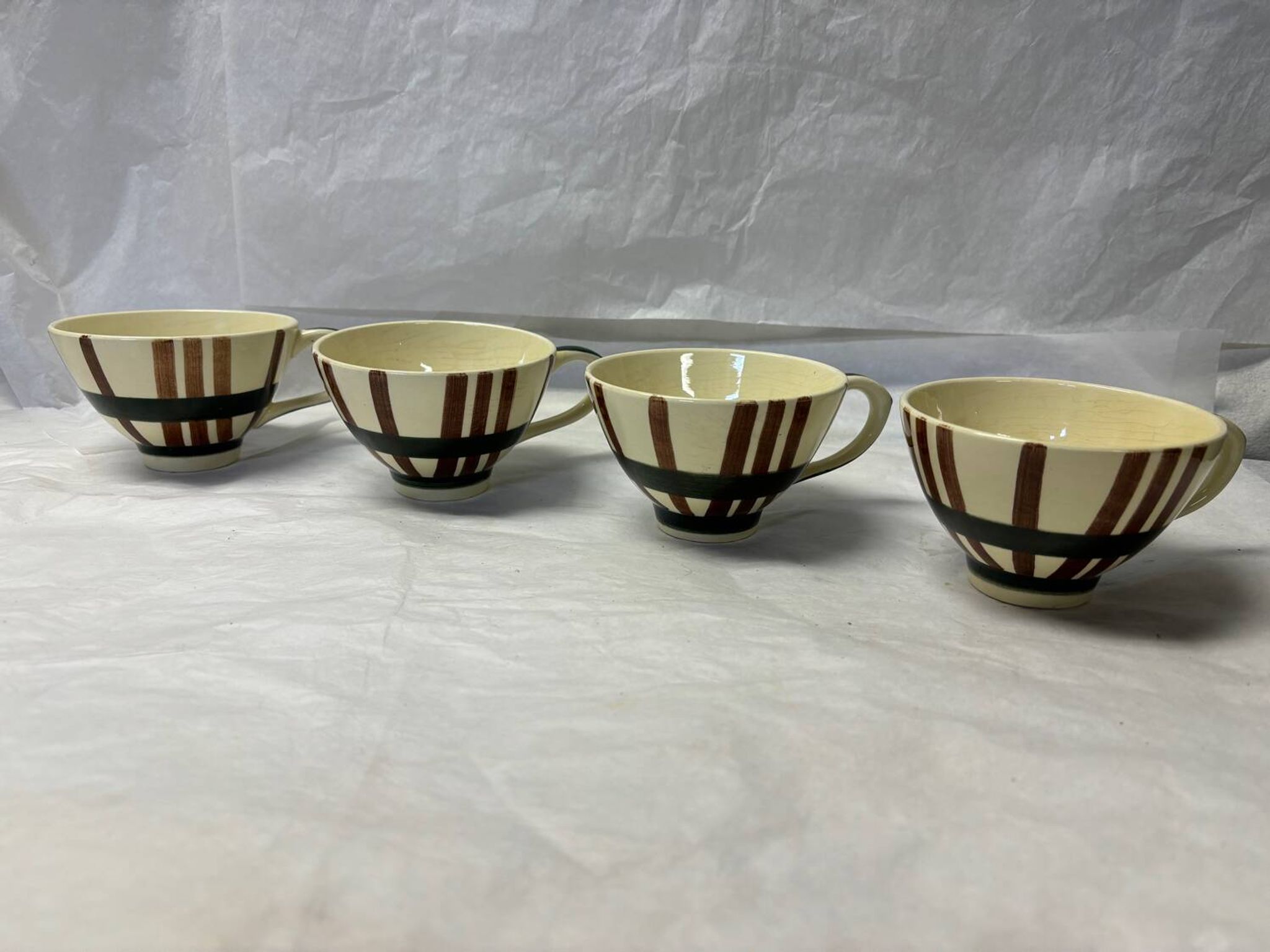 Ensemble de 4 tasses en faïence vintage