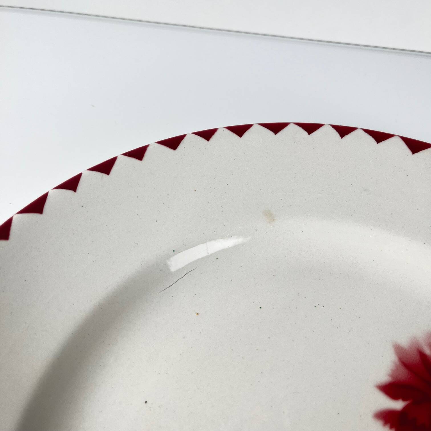 Round "Oeillet" dish Sarreguemines, 1920-50