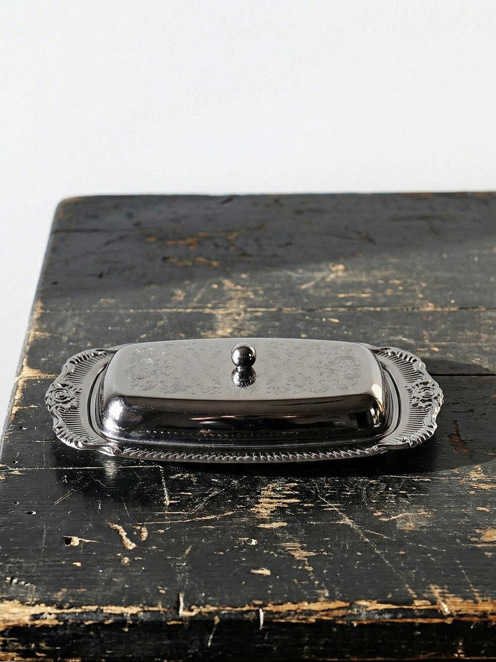 Silver-plated/inox vintage butter dish from the 1960s-1980s in Rococo style.