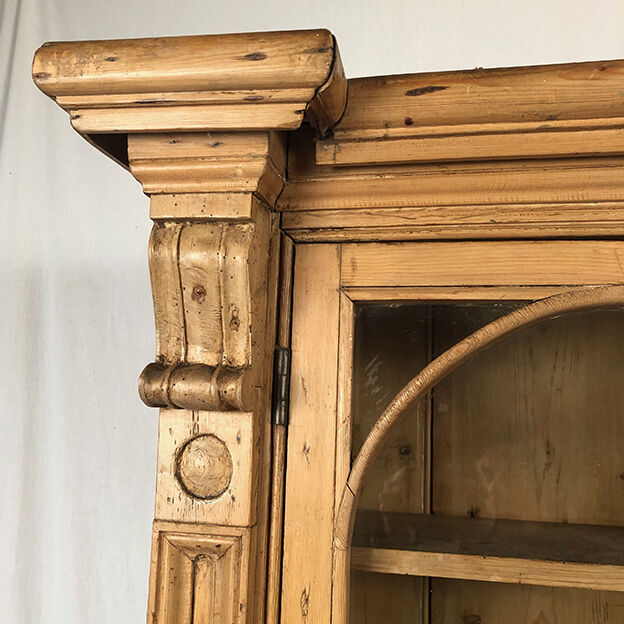 Buffet two fir bodies, glazed in the upper part.