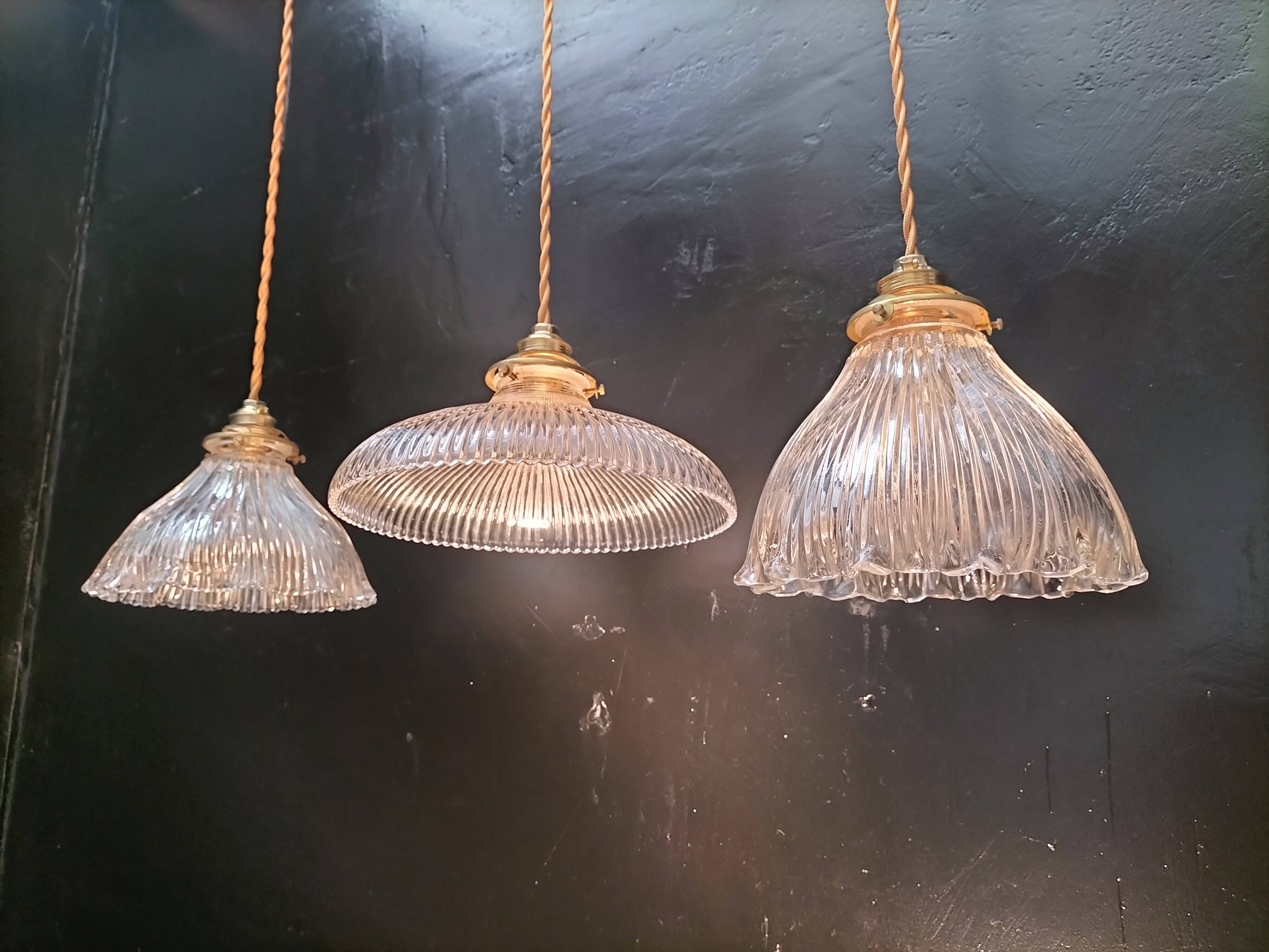 3 holophane suspensions