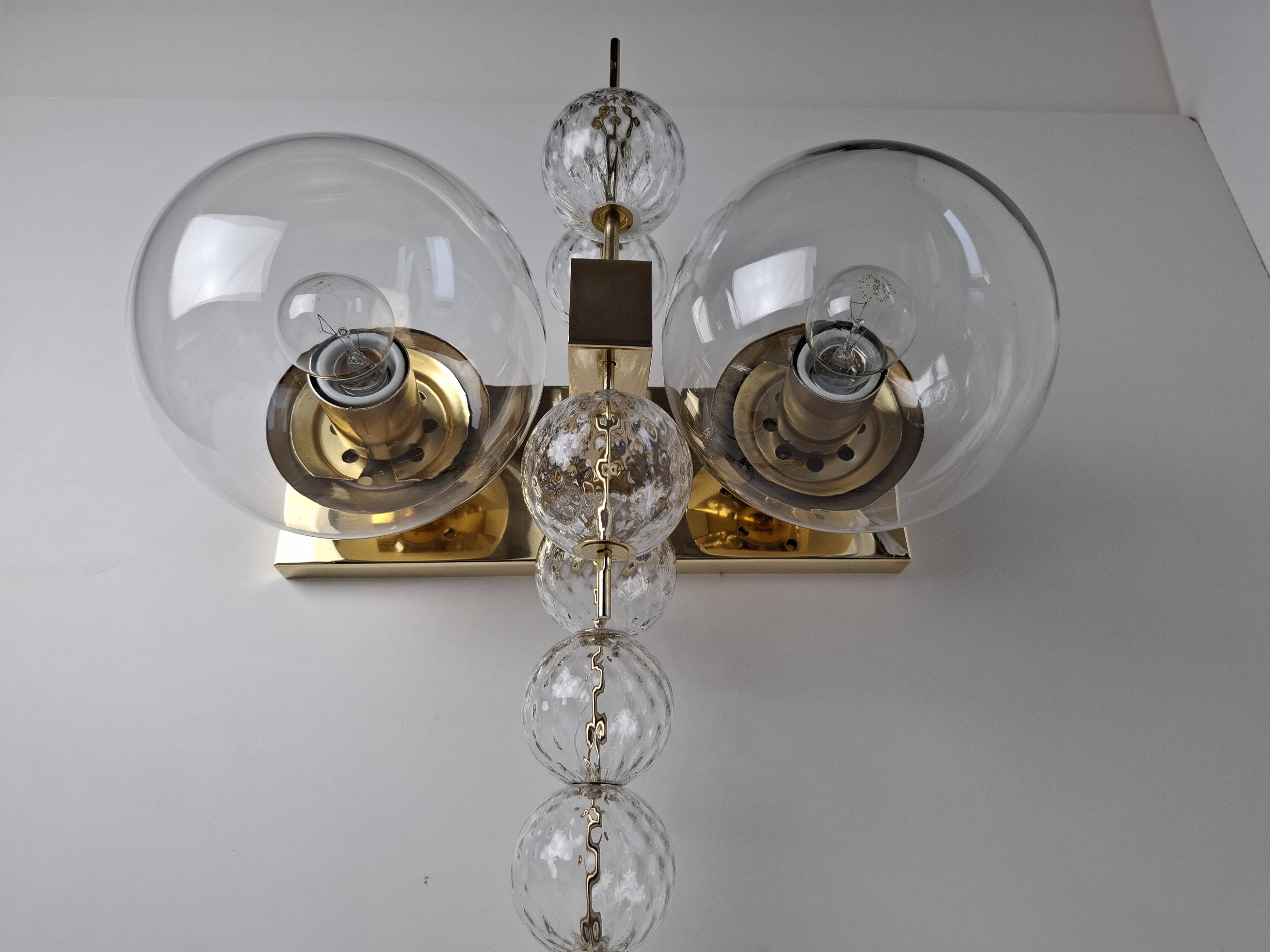 Applique murale tchèque en laiton et verre du milieu du siècle, par Kamenický Šenov, années 1970