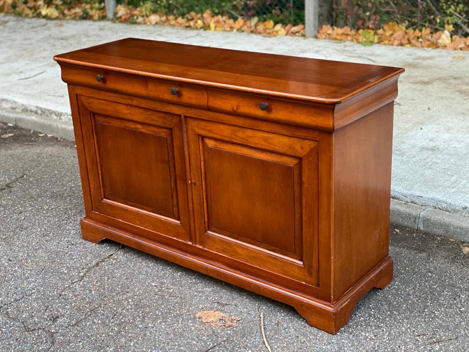 Buffet en bois 2 portes style Louis Philippe, 20ème s.
