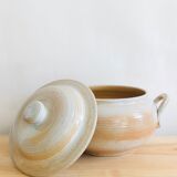 Vintage soup kitchen in Grès du Marais